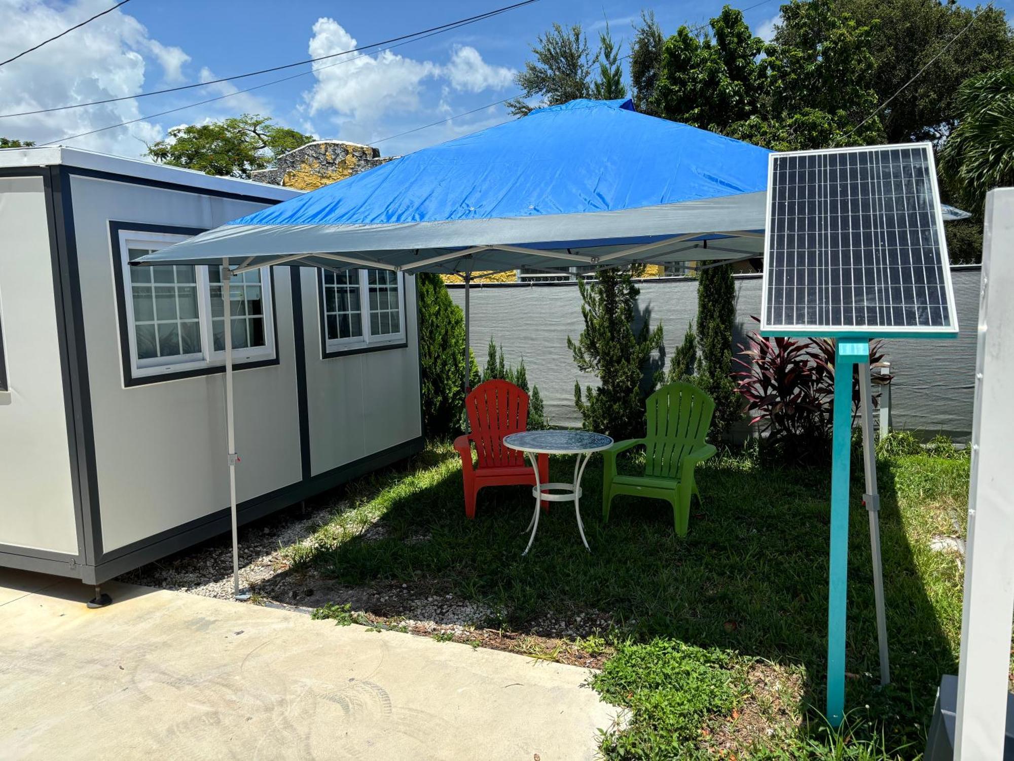 Mini House Oasis Hotel Miami Springs Buitenkant foto